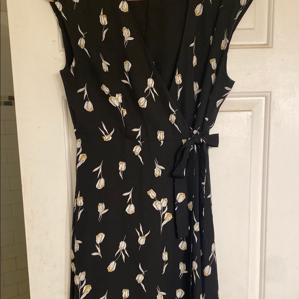 Banana Republic Black and White Midi Wrap Dress - Picture 3 of 13